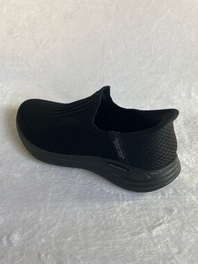 Skechers Women’s Relaxed Fit Air Cooled Memory Foam Slip On Sneaker Black Size 7